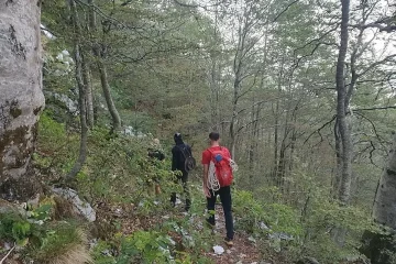 СЕ ЈАВИЛ ВО СЛУЖБАТА ЗА СПАСУВАЊЕ И ЛАЖЕЛ ДЕКА ЈА ПОВРЕДИЛ НОГАТА: Млад планинар од БИХ сакал да се вози со хеликоптер
