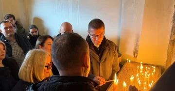 (ФОТО) ПО ПОВОД ПРАЗНИКОТ СВ. АТАНАСИЈ: Мицкоски традиционално во посета на Тетовското Кале