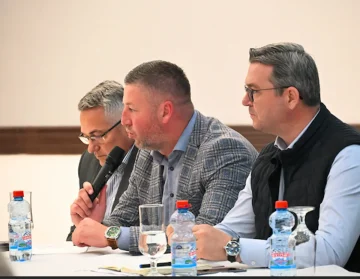 КАМПАЊАТА „ГЛАСОТ ШТО ГО СЛУШАМЕ“ ВО ДЕЛЧЕВО: Трипуновски на средба со земјоделците