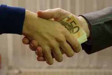 АФЕРАТА „БОТОКС“ ДОНЕСЕ ДОКАЗИ ЗА НОВ СЛУЧАЈ: Претседател на стоматолошкото друштво на Албанците и претседател на испитна комисија примале мито за полагање испит