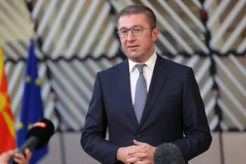 Мицкоски на поставување на камен темелник на затворен базен во ООУ „Ацо Шоповʼʼ во Бутел
