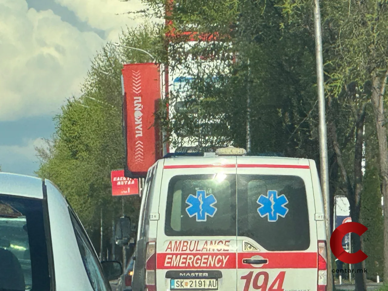 Тешка сообраќајна несреќа во Скопје: тешко повреден велосипедист