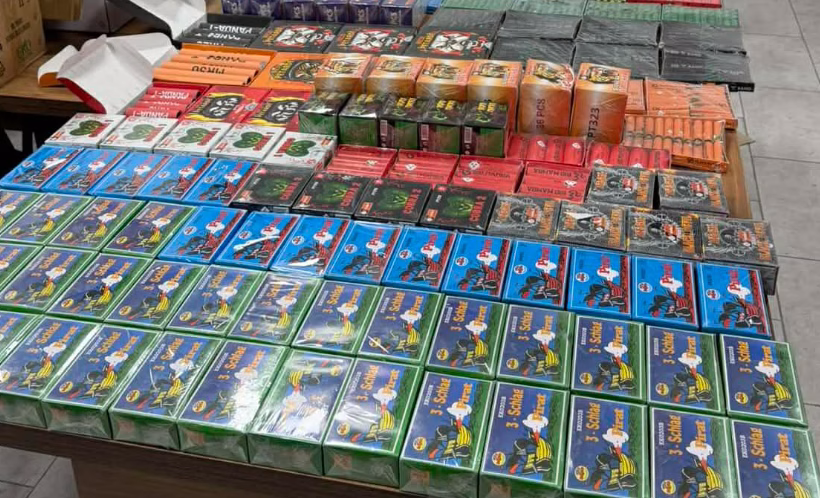 Полицијата заплени повеќе од 9.000 пиротехнички средства од патничко возило во Гостивар – едно лице уапсено