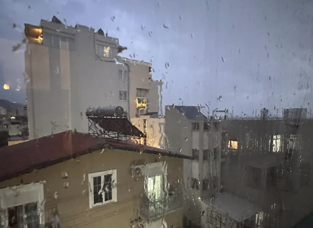 Дождлив викенд и снежен почеток на новата седмица