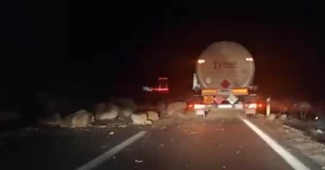 (ВИДЕО) ОДРОН НА АВТОПАТОТ СКОПЈЕ – ВЕЛЕС: Опасност за возилата пред наплатната станица Сопот