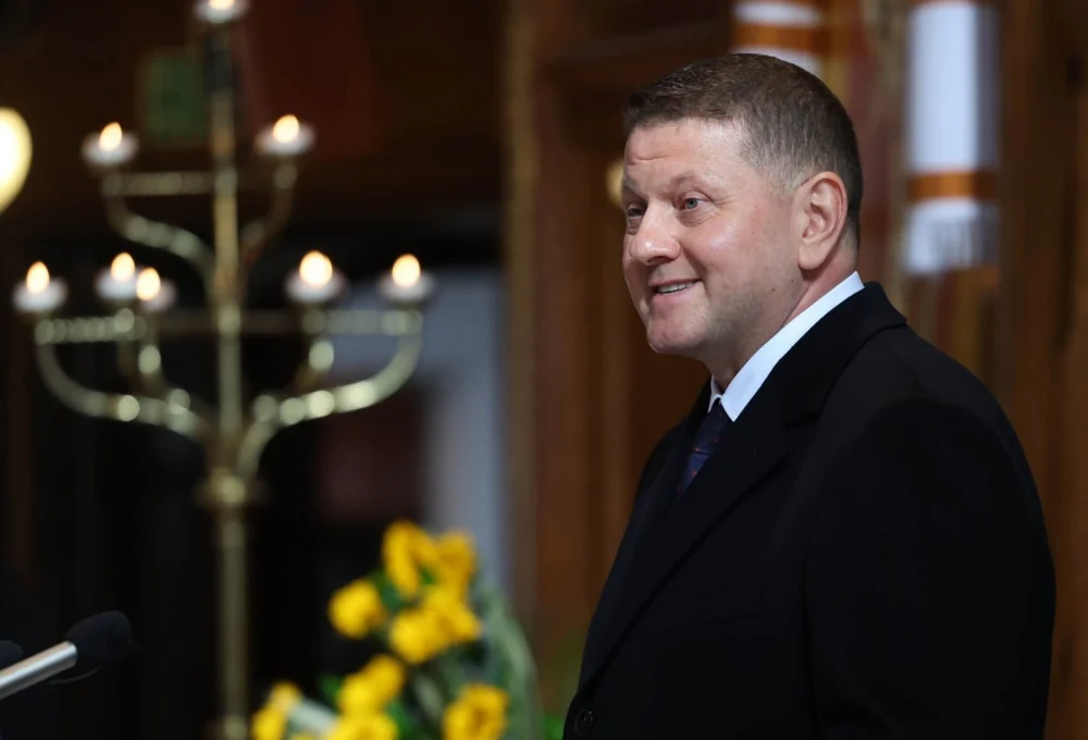 Украинска правда: Моќен генерал му кажа на Зеленски дека ќе се кандидира за претседател
