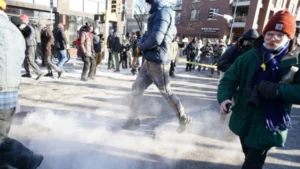 Експертот за граници на Трамп пристигна во Минеаполис за да ја води акцијата против имиграцијата