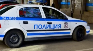 Во Бугарија 14-годишник со автомобил удрил во контејнер, па избегал со мајка му, во багажникот пронајден мртов сопругот на жената