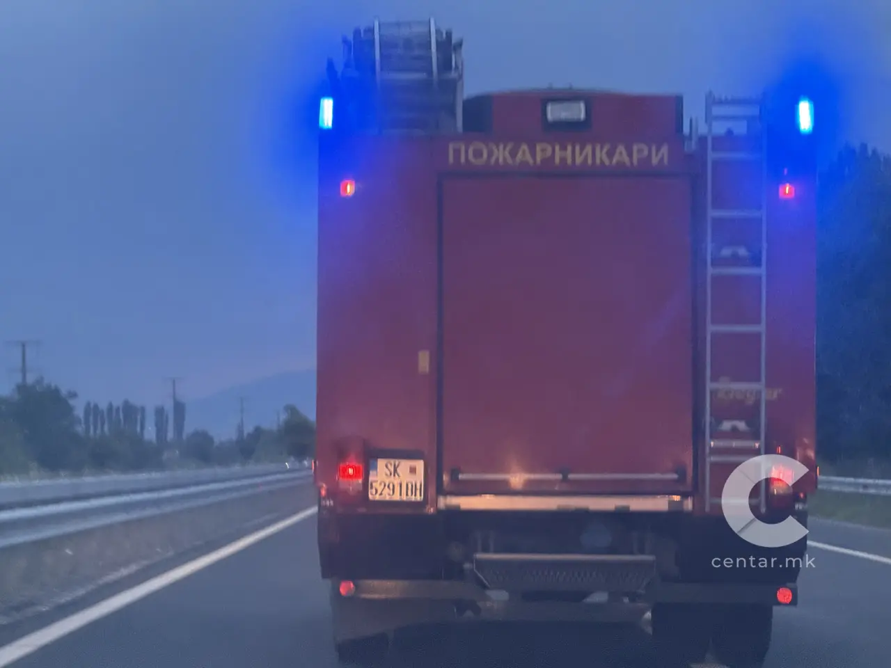 ПОЖАР ВО ЦЕНТАРОТ НА СКОПЈЕ: Пет лица побарале лекарска помош поради вдишување чад