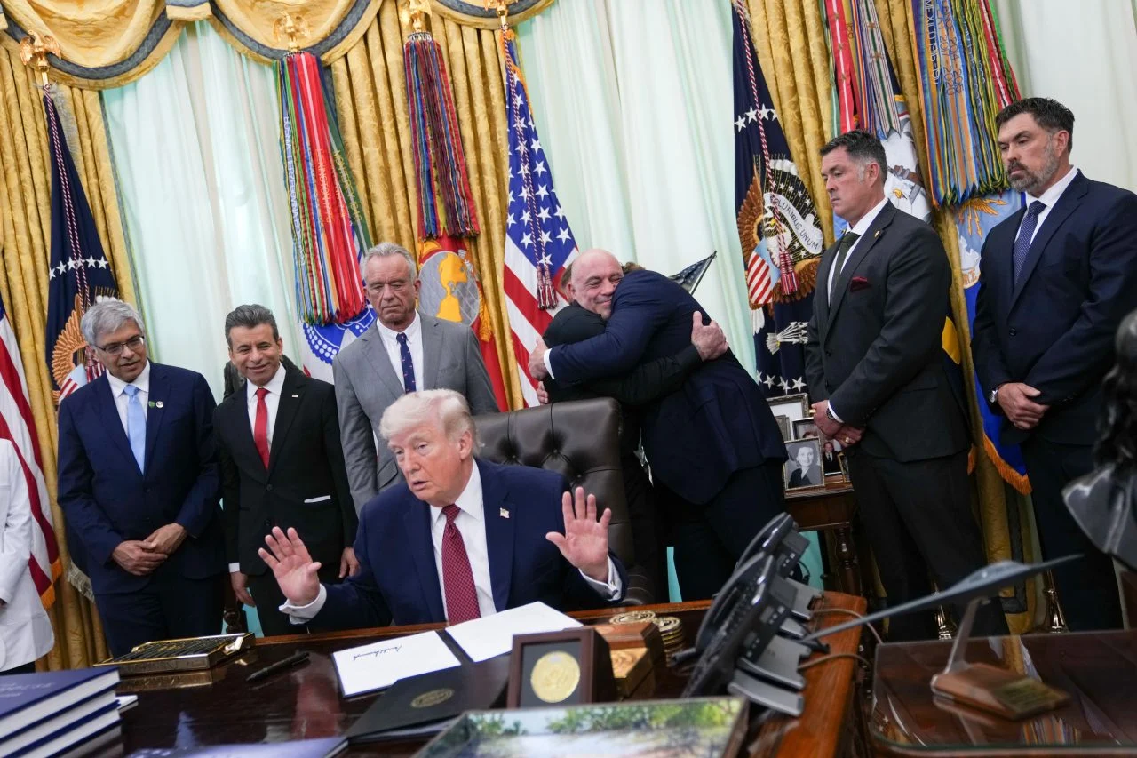 Советниците на Трамп веруваат дека Иран не ги продолжува преговорите поради поделба во врвот на власта