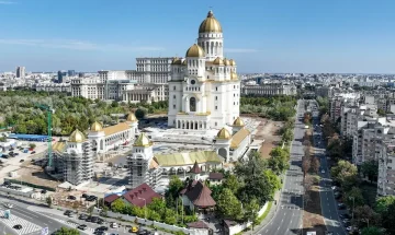 НАЈГОЛЕМАТА ПРАВОСЛАВНА ЦРКВА ВО СВЕТОТ: Новата национална катедрала на Романија ги отвори вратите во Букурешт – импресивната градба висока 127 метри веќе ја посетиле стотици илјади верници!