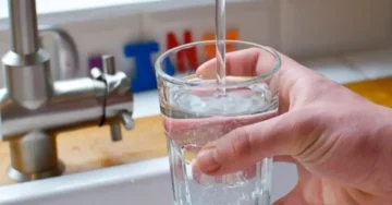 РЕДОВНИТЕ АНАЛИЗИ ПОТВРДУВААТ: Водата во Скопје е безбедна за пиење