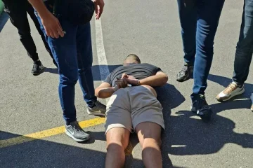 ПАДНА ЧЛЕН НА КАВАЧКИОТ КЛАН: Во голема акција во Подгорица, 24-годишник фатен со килограм кокаин, 3,2 килограми марихуана и 190 таблети МДМА