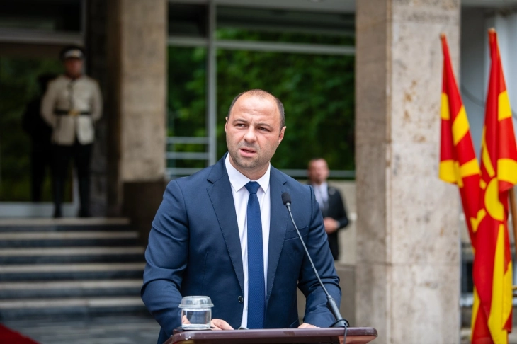Мисајловски во посета на припадниците на артилерискиот баталјон во касарната „Мирче Ацев“ во Прилеп