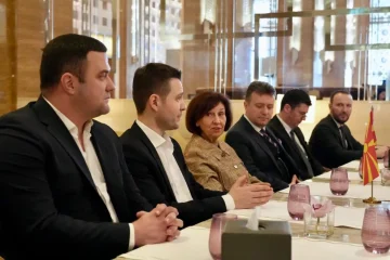 Муцунски и Сиљановска Давкова на средба со Македонци кои живеат и работат во Обединетите Арапски Емирати