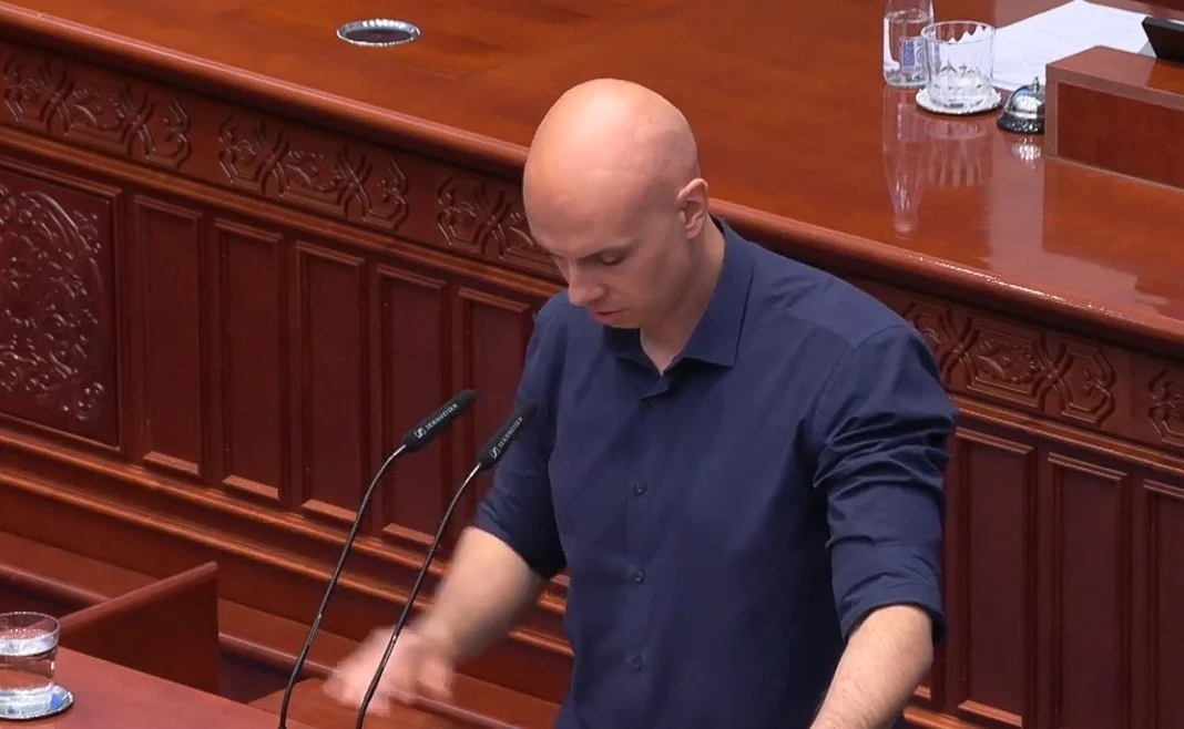 (Видео) Крмов: Случаите на фемицид не се инцидент, тие се системски пропусти што Тошковски ги „решава“ откако е предоцна