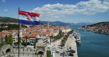ХРВАТСКА ЌЕ ФИНАНСИРА КУПУВАЊЕ СЕМЕЈНИ ВОЗИЛА: До 15.000 евра за семејства со четири или повеќе деца