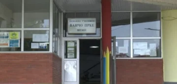 (ВИДЕО) ВАНДАЛИЗАМ ВО НАЈГОЛЕМОТО ШТИПСКО УЧИЛИШТЕ „ВАНЧО ПРЌЕ“: Искршени смарт табли и училишен инвентар, со спреј уништени ѕидови