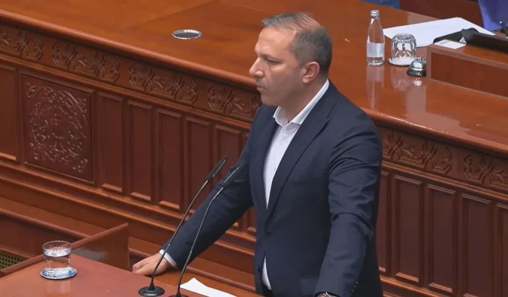 (Видео) Спасовски до Трипуновски: Дали 1.500 вработени во земјоделство ги оставивте без здравствено осигурување?