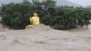 (ВИДЕО) НАЈМАЛКУ 19 ЗАГИНАТИ ВО ИНДИЈА И НЕПАЛ: Десет работници исчезнаа откако лавина затрупа базен камп на Хималаите