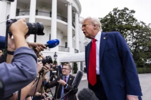ТВ станиците од пулот во Белата куќа го бојкотираат Трамп поради забраната на трите медиуми
