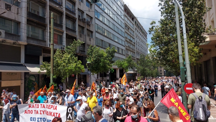 Национални штрајкови и протести во Грција поради зголемените трошоци