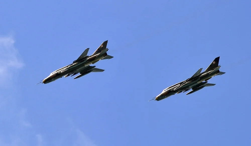 (Видео) Се урна украински Су-24, загинаа двајцата членови на екипажот