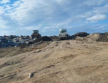 ПРОДОЛЖУВА ДЕПОНИРАЊЕТО НА ОТПАД: Жителите на Пчиња ја прекинаа блокадата на „Краста“