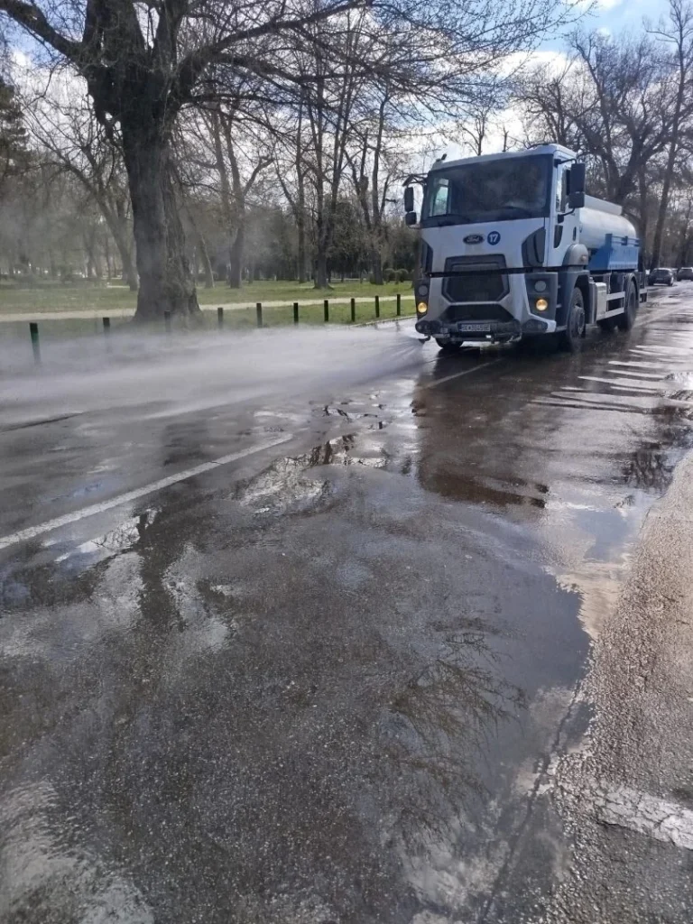 Комунална Хигиена-Скопје започнува со машинско миење на скопските булевари и улици