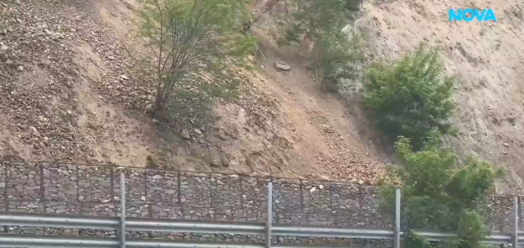 Свлечиште затвори дел од автопатот Струма во Бугарија