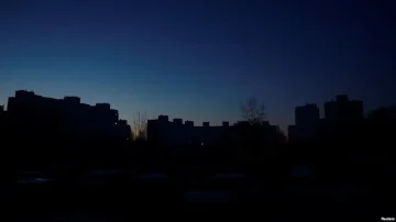 НОВ РУСКИ МАСОВЕН НАПАД: Стотици илјади жители на Украина без струја, вода и греење