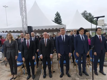 (ВО ЖИВО) Свеченост пред Владата по повод 9 Мај- Денот на победата над фашизмот и Денот на Европа