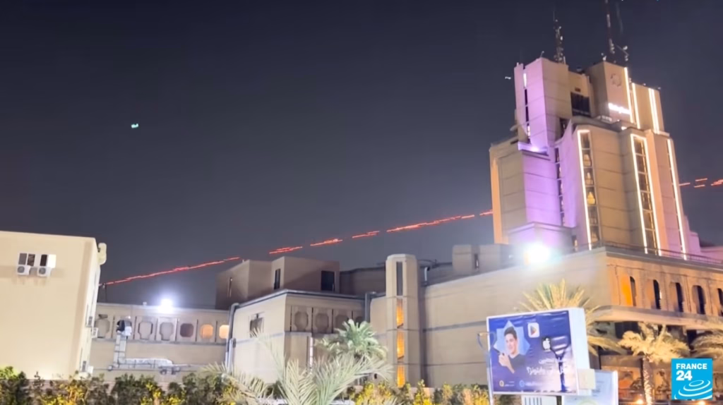 Напади со ракети и беспилотни летала врз американската амбасада и дипломатскиот центар во Багдад