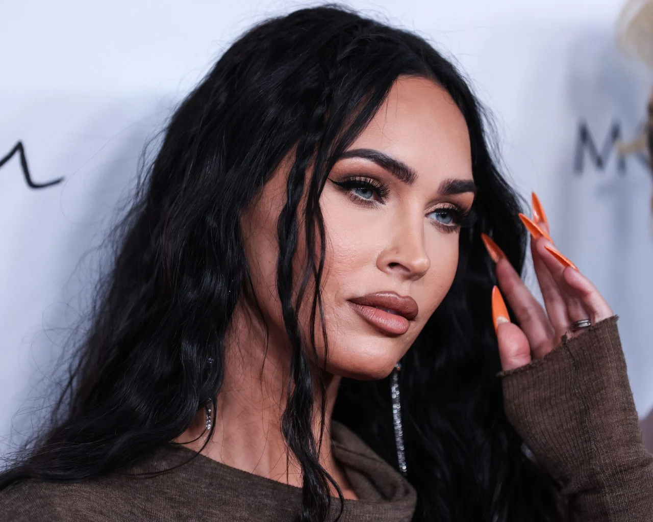 Таа им го покажа на сите својот задник, а потоа му испрати остра порака на поранешниот: „Да измамиш измамник“