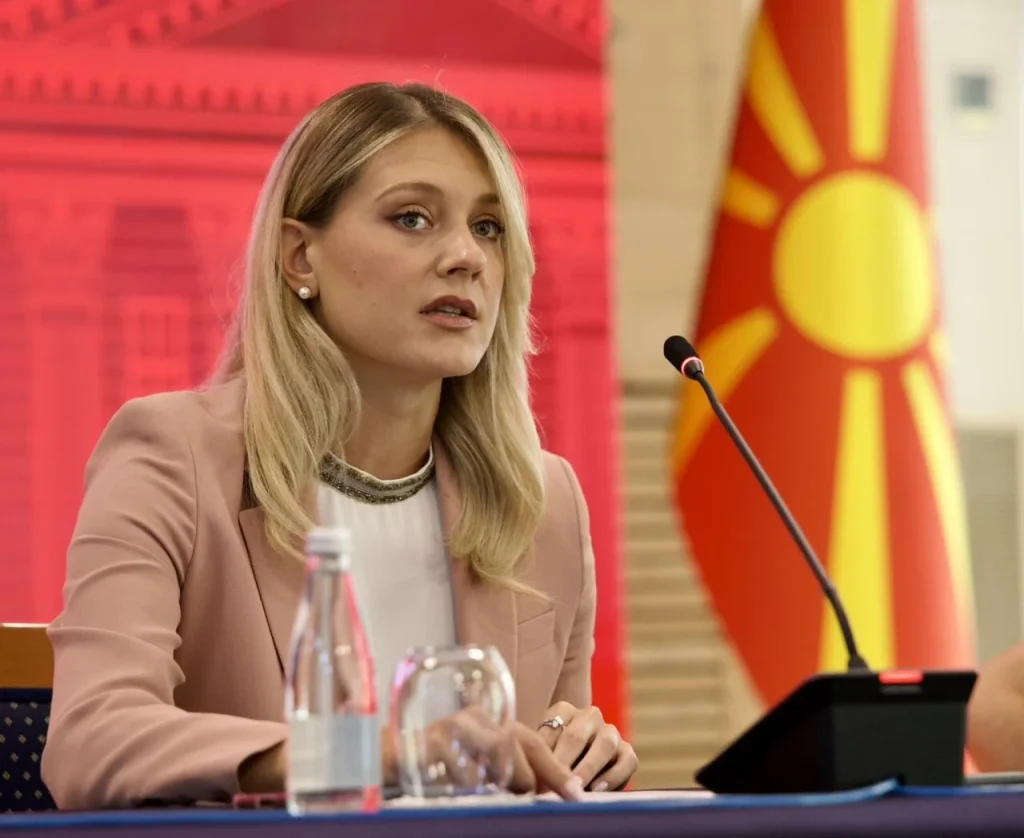 (Видео) Митева: Нула денари од Буџетот за прославата за 35 години независност, за разлика од 8,2 милиони евра „во воздух“ кај Груби и Бајрами