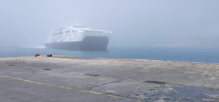Дел од Кикладските Oстрови во магла поради „морски чад“