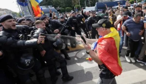 Судири помеѓу демонстрантите и полицијата на протестот на одгледувачи на овци во Букурешт