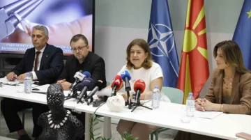 (ВИДЕО) БОЖИНОВСКА УВЕРУВА: Владата ќе ги преземе сите мерки за да го ублажи ризикот, ако ескалира ситуацијата со цената на горивата