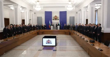Бугарија: Привремената влада на премиерот Андреј Ѓуров стапи на должност
