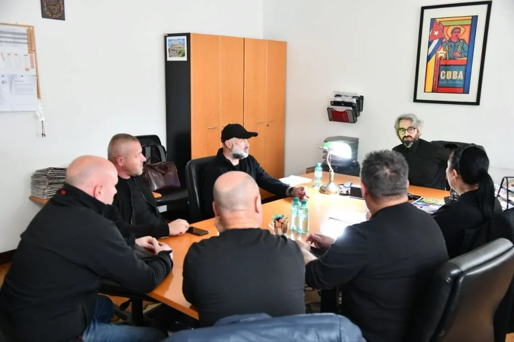 Апасиев се сретна со родителите на загинатите деца од Кочани