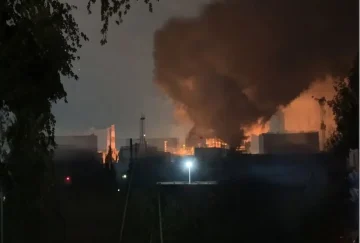 (ВИДЕО) ГОЛЕМ НАПАД СО ДРОНОВИ ВРЗ МОСКВА: Гори складиште за нафта