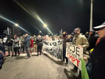 „УСЈЕ“ НЀ ТРУЕ: Граѓаните на протест побараа фабриката веднаш да се дислоцира надвор од градот!