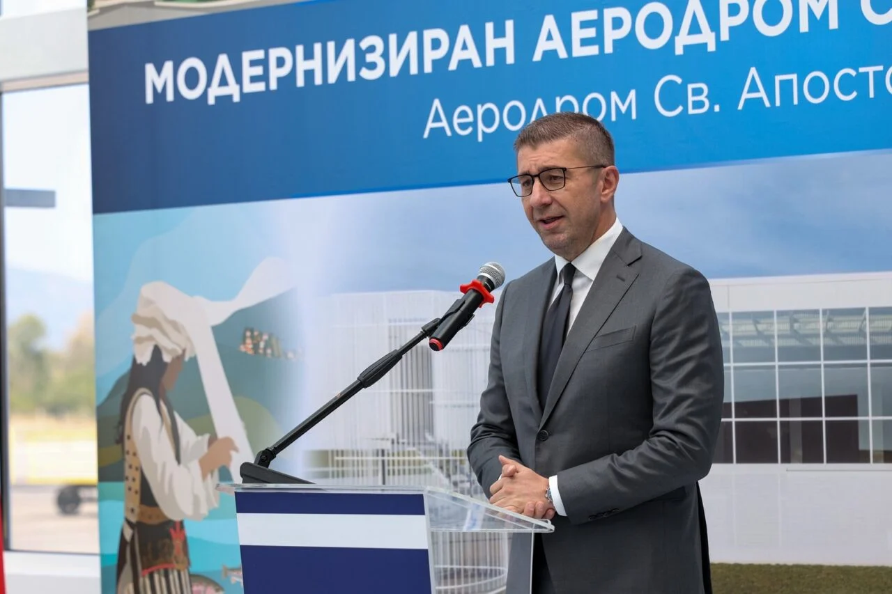 Можеби не се живее онака како што посакуваме, но Македонија е подобро место од пред три години, кажа Мицкоски од Охрид