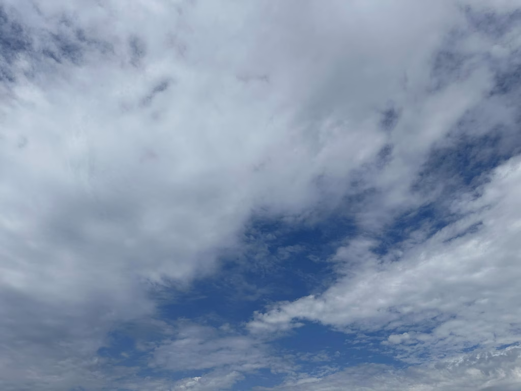 Денес променливо облачно и релативно топло, врнежи во западните делови