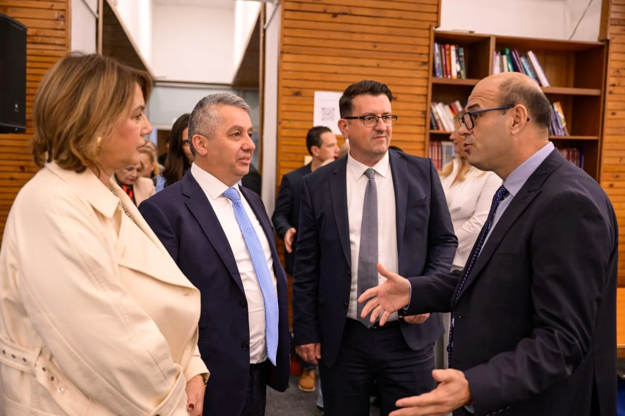 „Халкбанк“ со донација од 30.000 евра ја реновираше читалната на Економскиот факултет во Скопје