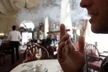 МИНИСТЕРСТВО ЗА ЗДРАВСТВО: Предлог-законот за пушењето не е удар по угостителството, туку заштита на здравото работно место