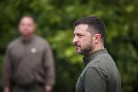 Отпуштениот украински министер за одбрана бара претседателски избори