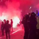 Хаос пред натпреварот: Навивачите на Барселона го нападнаа автобусот со играчите на Атлетико Мадрид!