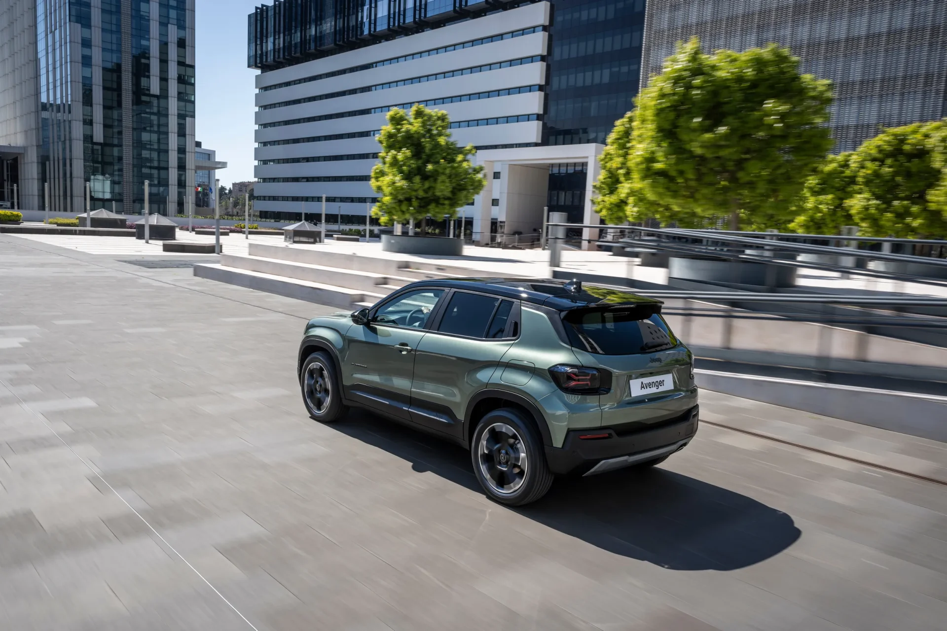 Освежениот Jeep Avenger доби помоќен изглед, поквалитетна кабина и нов турбо мотор