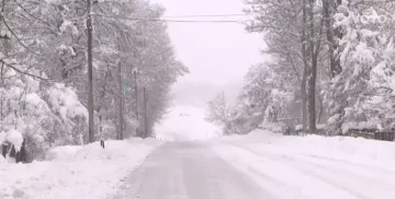 (ВИДЕО) НЕВРЕМЕ ЈА ПОГОДИ ХРВАТСКА: Циклон донесе снег, дожд, бура и парализирани патишта
